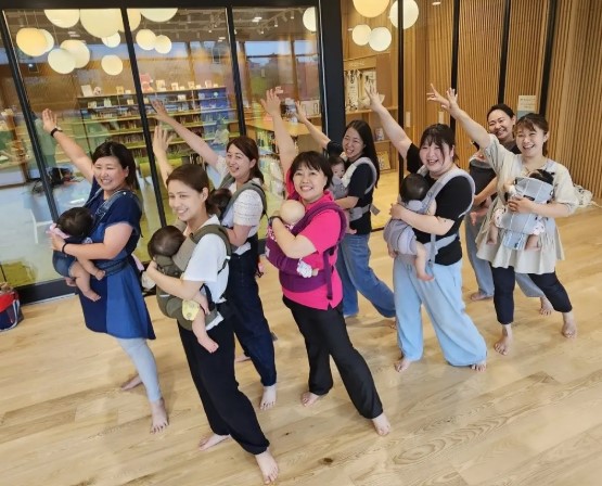 赤ちゃん抱っこで「ベビーダンス」 10:30～　※時間ごとにページあり