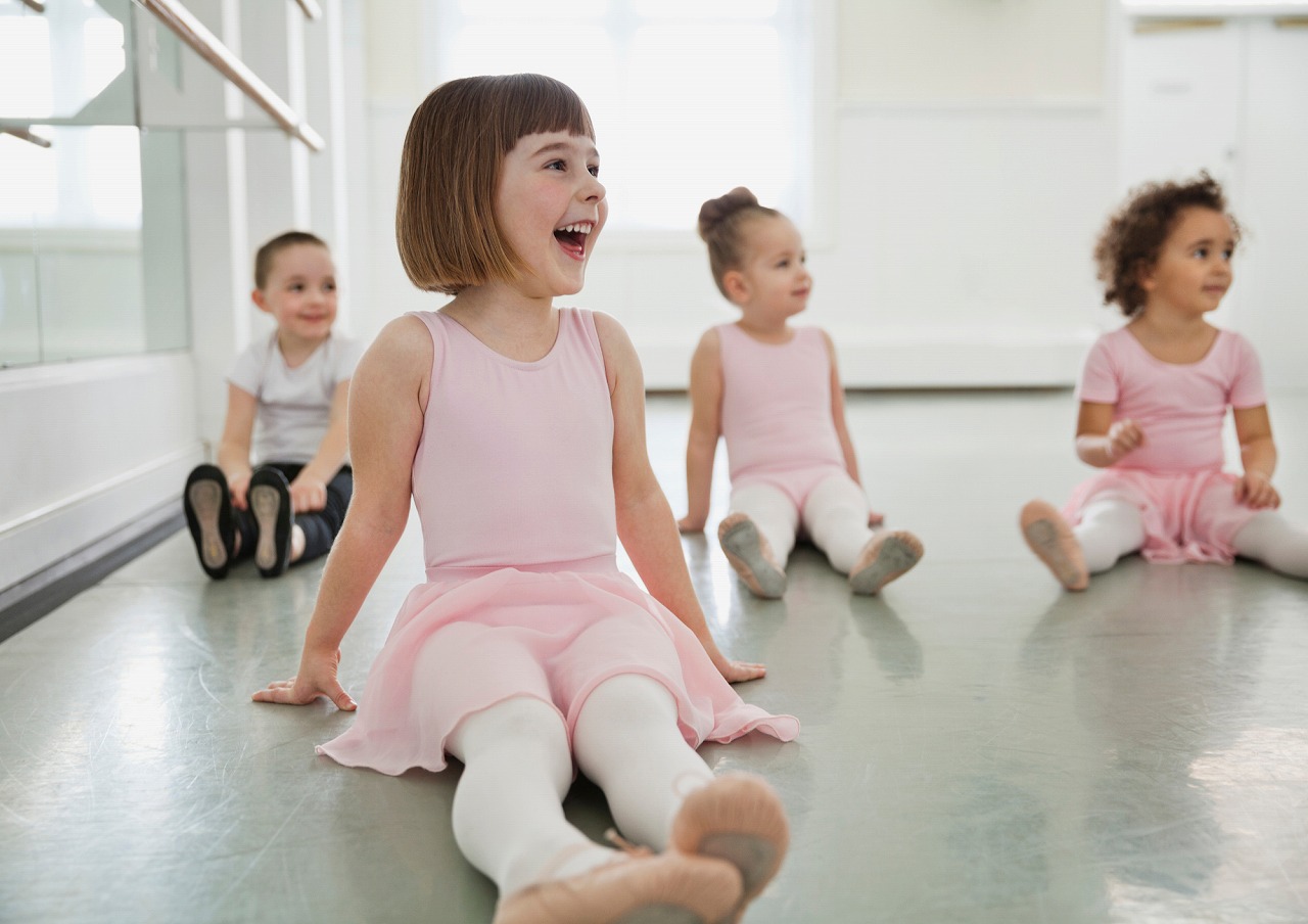 3クラス開催！大人と子どものバレエクラス　①たのしいキッズバレエ　10:00〜10:45　※時間ごとにページあり